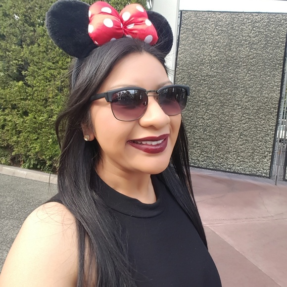 Meet your Posher, Ariana - Picture 1 of 1